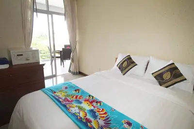 Image de At Sea Condo