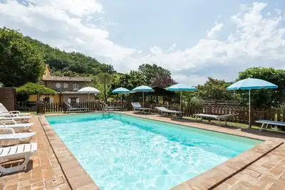 Image de Maison de vacances Ă Assise avec piscine