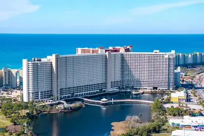 Image de Laketown Wharf Resort by Panhandle Getaways