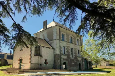 Image de Villa majestueuse Ă Cussay avec piscine
