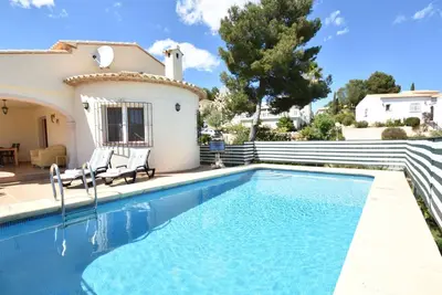 Image de Villa avec piscine privée et vue
