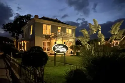 The Cottage @ 241 North