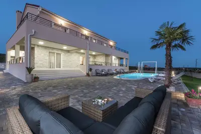 Image de Villa à Debeljak avec piscine chauffée