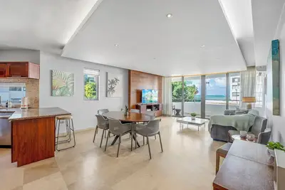Image de 3br in Boutique Condo à 30 mètres de l'une des meilleures plages de la ville au monde