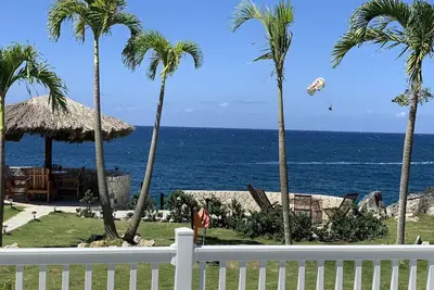 Image de 'Sunset Vista' - Negril Oceanfront Townhouse