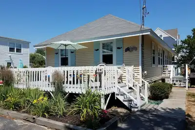 Image de Charming Ocean View Cottage - 2ème maison de retour de Ferry Beach!