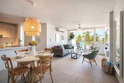 Image de Solis Beach Flat<br> Directement sur la plage<br> Vues sur l'océan<br> bassin<br> Tennis