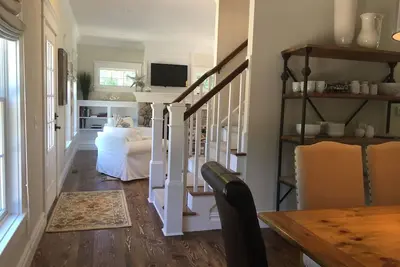 Image de Rabais de réservation de plusieurs semaines! Location de vacances de luxe avec chambres d'hôtes