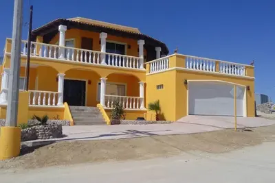 Image de Luxueuse maison de 4 chambres avec de superbes vues et commodités.
