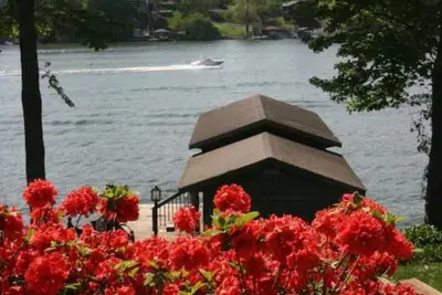 Image de Budget Friendly Cottage Charme large vue sur l'eau w / Wifi sur Smith Mountain Lake