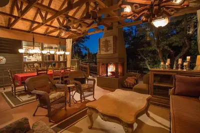 Image de Dancing Bear Lodge, Pine Az; Cabine de luxe avec vue, spa et espace de vie en plein air