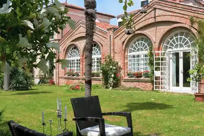 Image de Ancienne maison privée avec un jardin secret