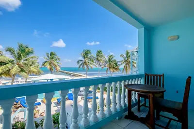 Image de A6 cond Condo rénové avec une vue fabuleuse 😎 sur la barrière de corail! 🇧🇿