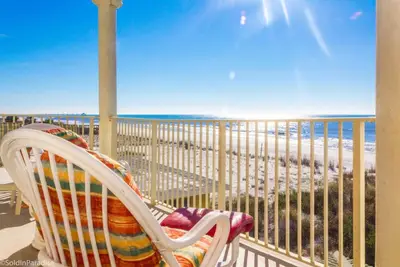 Image de Le paradis de vacances parfait avec une vue de face de golf