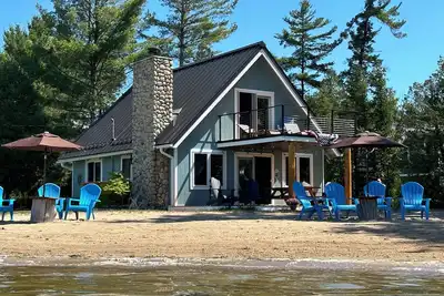 Image de Impressionnant Location de vacances Lakefront Beach - Emplacement idéal pour tous les \"points chauds\"