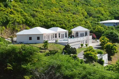 Image de Villa privée pour les familles, vue sur la mer des Caraïbes et la montagne avec piscine