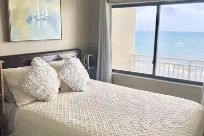 Image de Condo 2 chambres face à la mer à prix réduit