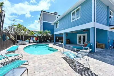 Image de Beachfront! Maison Spacieuse De 3 Chambres Avec Piscine Droite Sur La Rue De La Plage!