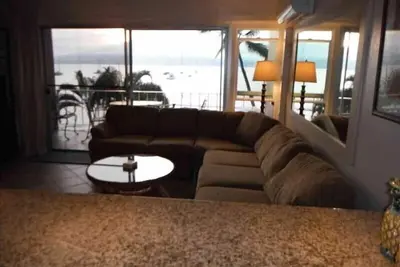 Image de Détendez-vous et profitez de Maui dans Lahaina Roads # 311; * Oceanfront 1br w / A / C *