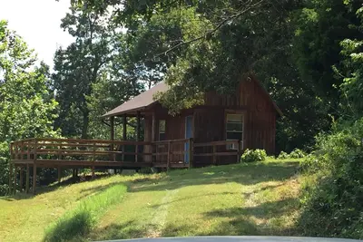 Image de Cabin Starlight dans les monts Ozark près de la rivière Buffalo National