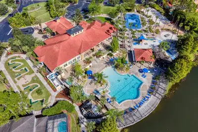 Image de 4 br, très proche de Disney. Luxe meublé, Gated Resort, piscine privée. Wifi