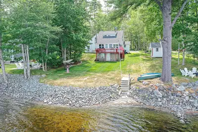Image de Charmant cottage au bord du lac sur la belle Chemo Étang Près Acadia et Bar Harbor, Me