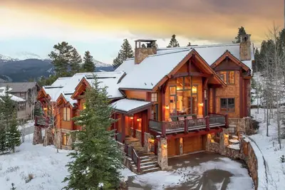 Image de Timber Trail Lodge: Visite virtuelle, Bain à remous, Navette privée, Billard, Sauna