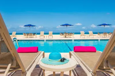 Image de Ouvrez votre porte au paradis! - Georgetown Villa # 113 by CaymanVacation