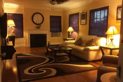 Image de Immense 7rm apt, King & Queen brm, wifi, Hbo, W & D. Near MedCntr, Dt, Nrg & Soccer