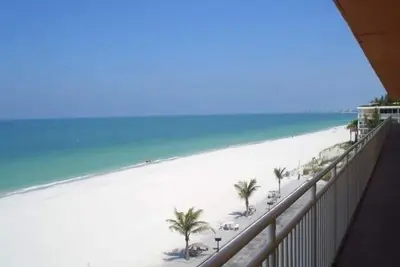 Image de Belle île au trésor et directement sur Sunset Beach! Emplacement, emplacement! ! ! ! !
