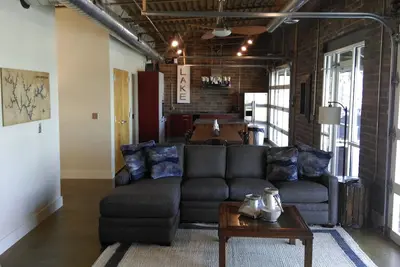 Image de Little's On The Lake - Une retraite contemporaine sur le lac Smith - Location de ponton Avl