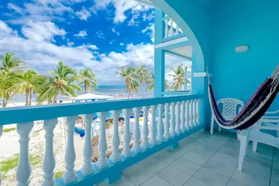 Image de A4 🌴 Vélos, kayaks, plage, piscine 😎 et plus! 🇧🇿