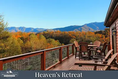 Image de Mt LeConte Vues! 3 Bd Luxury Cabin! 4 Cheminée & Fire Pit! Sauna! Près de la ville!