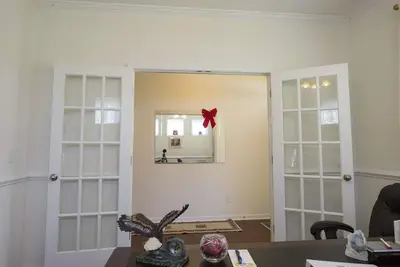 Image de New Home Spacieux 5 Bdr Accueil Idéalement situé! ! !