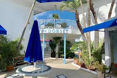 Image de Lido Beach Gulf Views 1 Br 1 Ba w / piscine. Juste en face de la plage 1 minute à pied