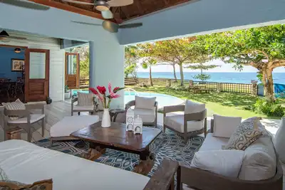 Image de Luxury Ocean Front Villa w / Private Pool & Beach Cove * Reductions * 3 & 4 Tarifs des chambres