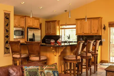 Image de Luxury Tahoe Cabin 5 étoiles! Super endroit! Table de billard! Fléchettes! Ping pong!
