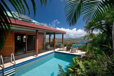 Image de La plus romantique des locations de villas à St John depuis 2004 à Peaceful Coral Bay