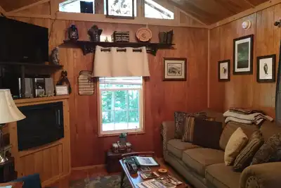 Image de Cabine de montagne privée avec loft / bain à remous / ruisseau et animaux de compagnie