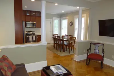 Image de Belle maison moderne et familiale qui est à quelques pas du port et des sites