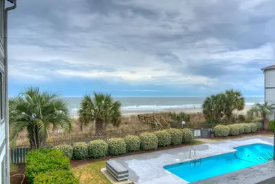 Image de Condo sur la plage! Tous mis à jour! Linge de maison inclus! Wi-fi et parking réservé pour 2 voitures