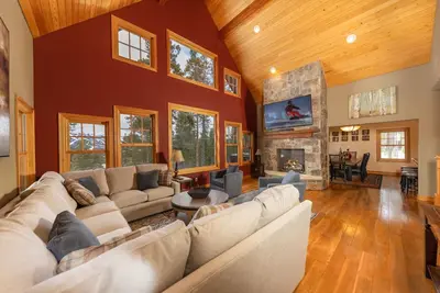 Image de Chalet Baldy Ridge: animaux domestiques acceptés, bain à remous, table de billard, baby-foot, air hockey