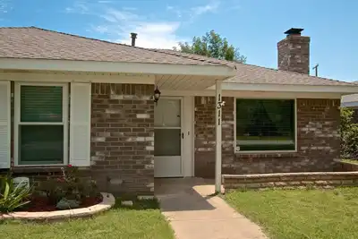 Image de Famille moderne Mid-Century 3bed / 2bath, idéal pour les familles