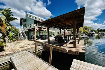 Image de Venez rester sur Weeki Wachee! Kayaks, canoë inclus!