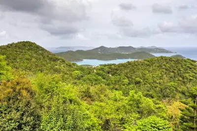 Image de Vues panoramiques fantastiques sur les îles Vierges britanniques, levers de soleil incroyables, piscine