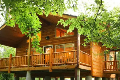 Image de Helen Riverside Cabin-Chattahoochee River-Walk to Town