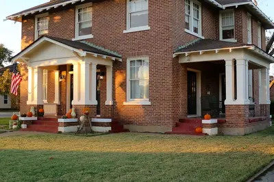 Image de The Oak House dans l'ouest historique, Tx À quelques minutes de Magnolia Silos & Baylor