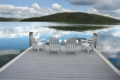 Image de Sept et Oct Disponibilité - Lac romantique - Superbes vues - Dock magnifique