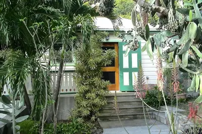 Image de Cactus Flower Cottage - une charmante retraite tranquille avec vue sur l'océan