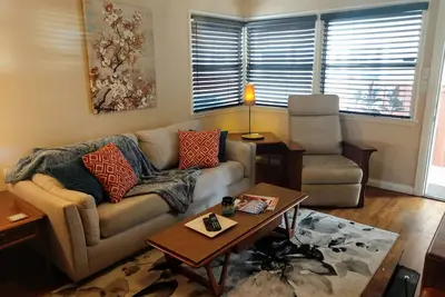 Image de ** 2 pâtés de maisons de la plage! ! **